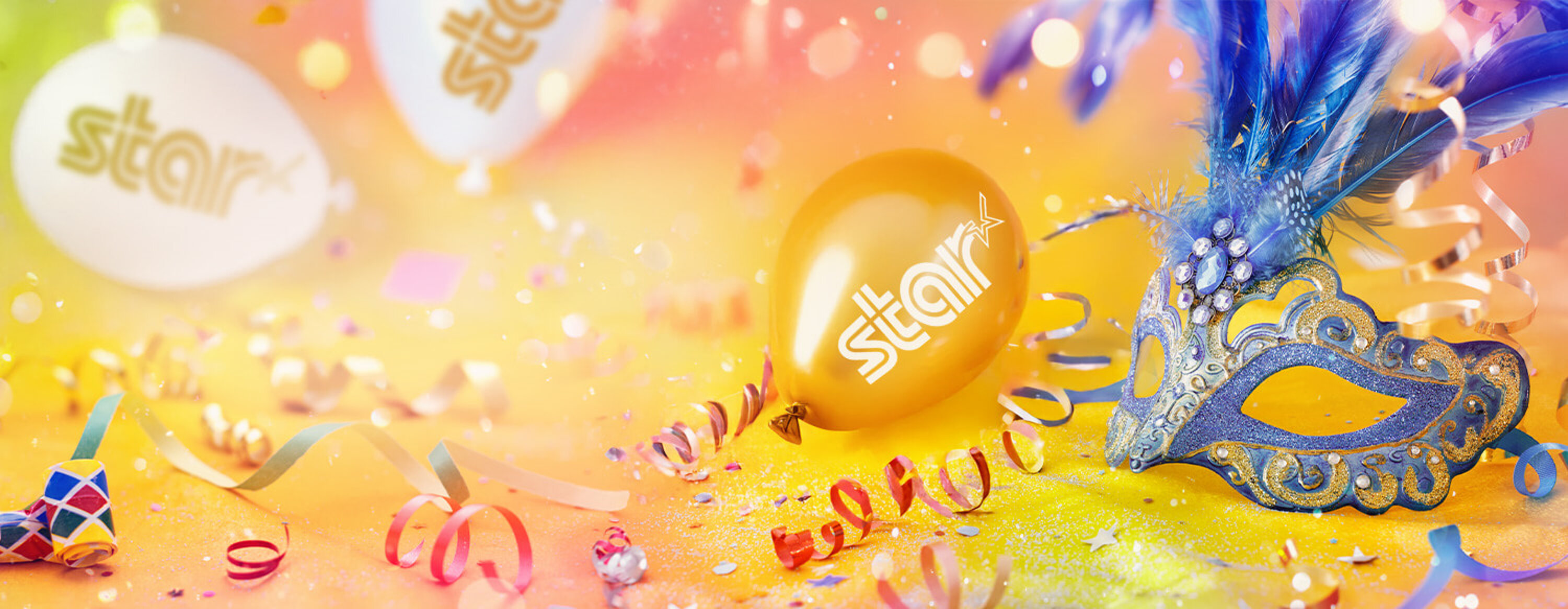 Karnevalsstimmung mit goldfarbenem Luftballon mit „star“-Logo, bunter Konfetti-Deko und blauer Federmaske auf gelbem Hintergrund.